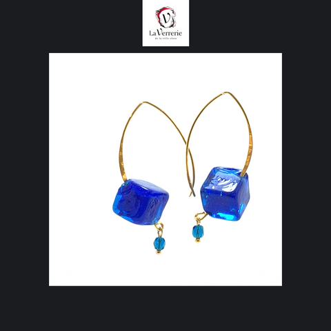 Boucle d'oreilles cubique. Bijoux Murano. Boucle d'oreilles en verre de Murano.