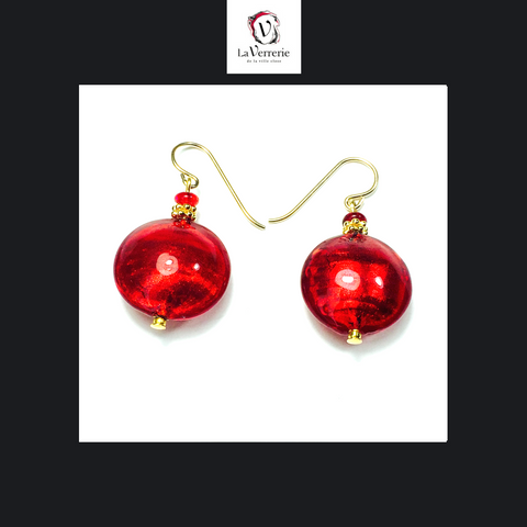 Boucle d'oreilles. Boucle d'oreilles rouge. Pastiglia.