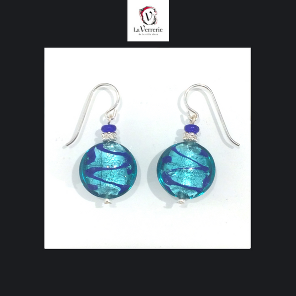 Boucle d'oreilles. Boucle d'oreilles bleus foncées. Pastiglia.